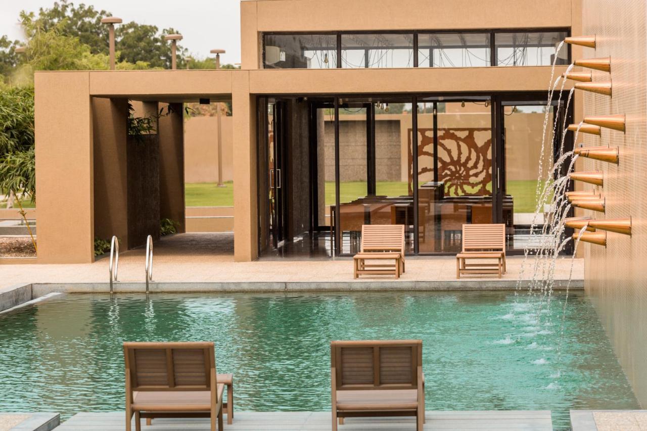 Life At Repose- Lake Villas Resort & Club Chor Warodra Exterior foto